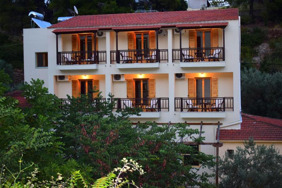 Pension Oasis Votsi  Exterior photo